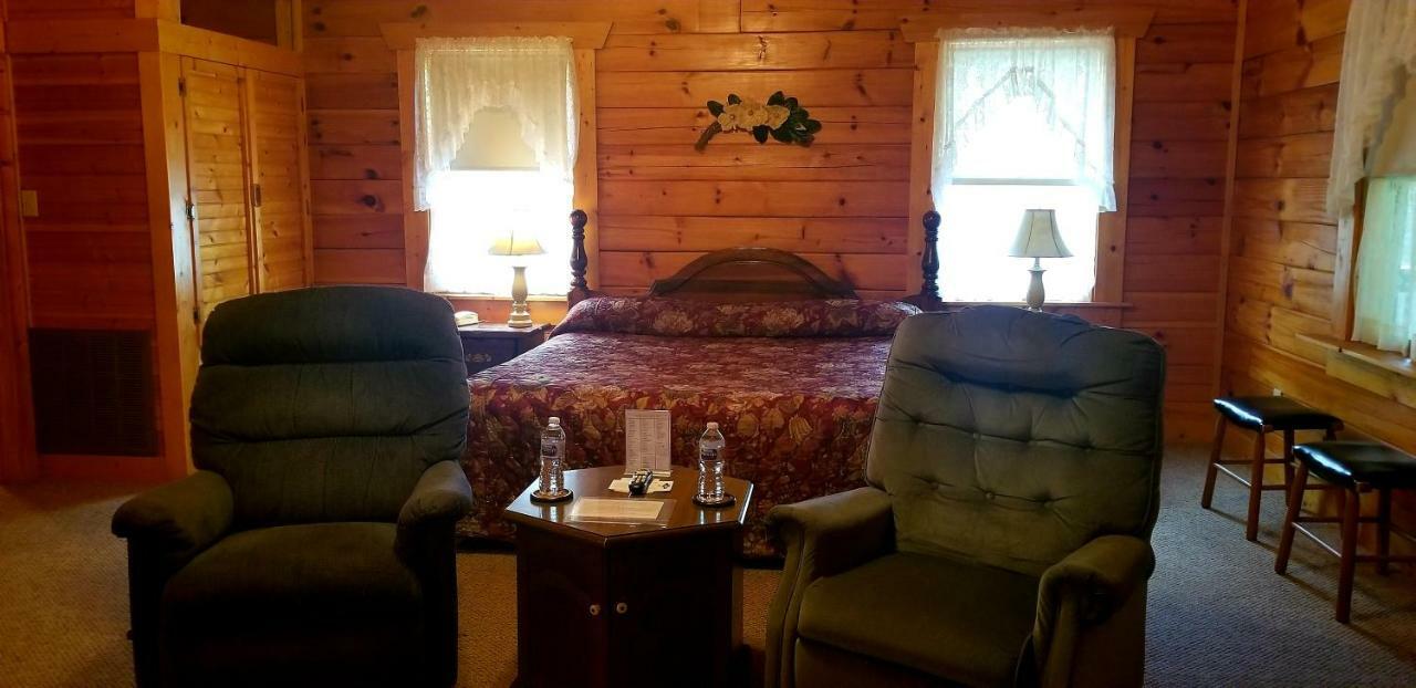 מגי ואלי Tanglewood Motel And Log Cabins מראה חיצוני תמונה