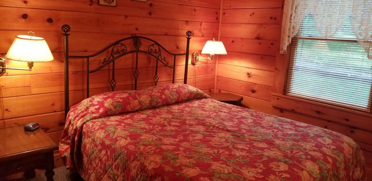 מגי ואלי Tanglewood Motel And Log Cabins מראה חיצוני תמונה