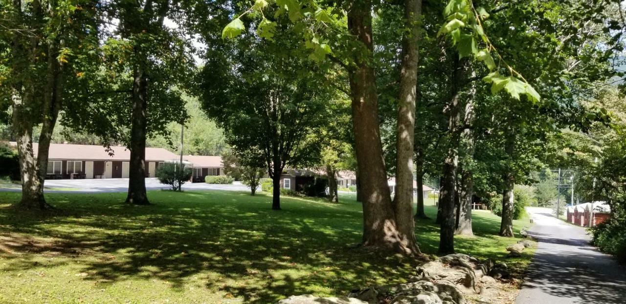 מגי ואלי Tanglewood Motel And Log Cabins מראה חיצוני תמונה